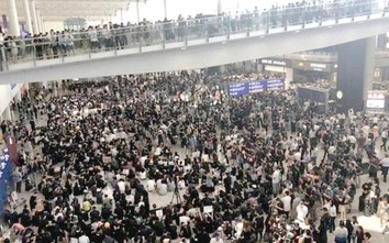 Hàng trăm chuyến bay bị huỷ bỏ vì biểu tình tại Hong Kong, London