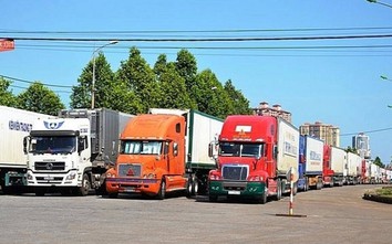 Hàng trăm xe container chở thanh long ùn ứ ở cửa khẩu Lào Cai do đâu?
