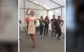 Video: Phát ngôn viên Bộ Ngoại giao Nga trổ tài khiêu vũ