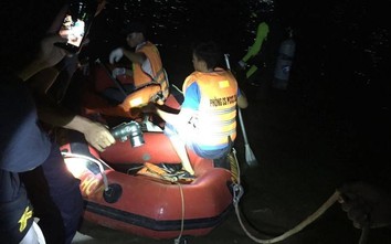 Lật đò chở ngao, 1 phụ nữ mất tích trên sông ở Thanh Hóa