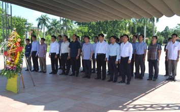 Lãnh đạo Bộ GTVT dâng hương tri ân tại Thành Cổ Quảng Trị