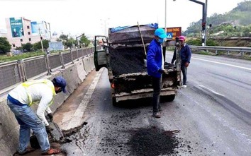 Khẩn trương khắc phục hư hỏng mặt đường qua tỉnh Bình Định