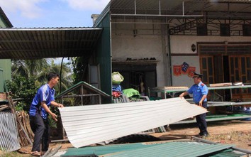 Người dân ở Đắk Nông tự tháo dỡ công trình vi phạm hành lang ATGT