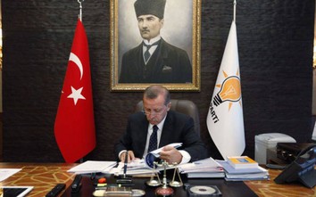 Tổng thống Thổ Nhĩ Kỳ Erdogan ném thư của Donald Trump vào sọt rác?