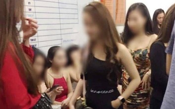 Nhiều "kiều nữ" phê ma túy khi cảnh sát đột kích quán bar ở Sài Gòn