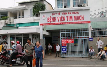 Đang ngồi trực, nam bảo vệ bệnh viện ở An Giang bất ngờ bị đâm
