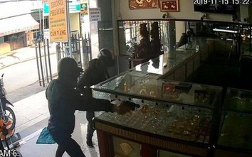 Vụ nổ súng cướp tiệm vàng ở Hóc Môn, TP.HCM diễn ra thế nào?