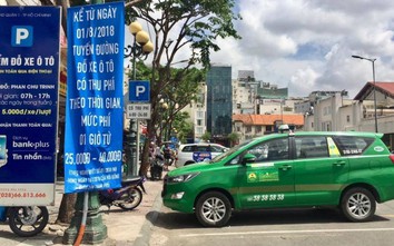 TP.HCM lắp biển báo giao thông để xử phạt ô tô “xù phí”
