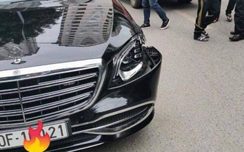 Thiếu chú ý quan sát, xe tải lùi vỡ đầu xe Mercedes Maybach