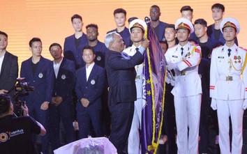 CLB bóng đá Hà Nội đón nhận huân chương lao động hạng Ba