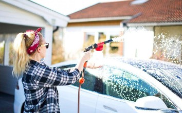 Những sai lầm thường gặp khi tự rửa ô tô tại nhà