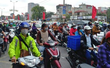 Đường cửa ngõ "ngộp thở", chợ cây cảnh ùn tắc dịp cận Tết ở Hà Nội