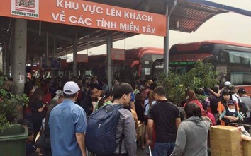 Hàng ngàn người dân đổ về Bến xe Miền Tây chiều 24 Tết