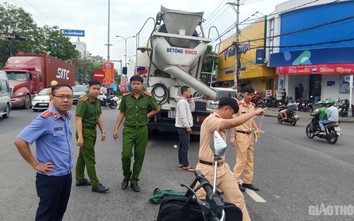 Video: Cận cảnh xe trộn bê tông "nuốt chửng" xe đạp, 1 người nguy kịch