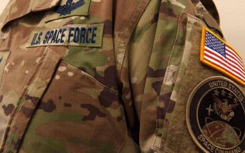 Đồng phục mới của Lực lượng Không gian Mỹ bị chê tơi tả