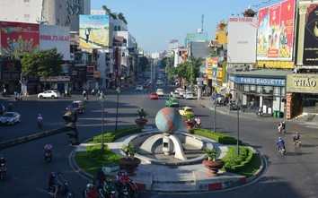 Đường phố Sài Gòn vắng lặng, yên bình sáng mùng 2 Tết