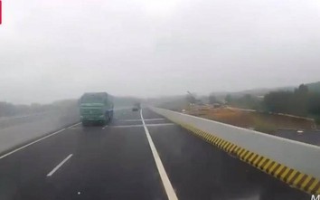 Video: Khiếp vía khi xe tải cỡ lớn lù lù phóng ngược chiều trên cao tốc
