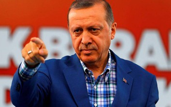 Tổng thống Erdogan đang phô diễn cơ bắp chống lại cả Syria và Nga