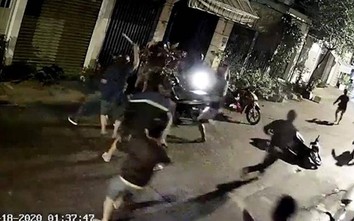 Video: Nhóm đối tượng trộm cắp xe máy bị người dân tập kích, đánh tơi tả