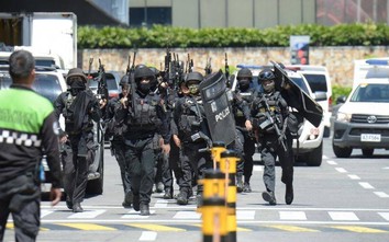 30 người bị một kẻ có súng bắt làm con tin ở thủ đô Manila, Philippines