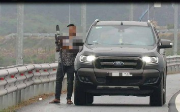 Xử phạt tài xế dừng xe bắn chim trên cao tốc Hạ Long - Hải Phòng