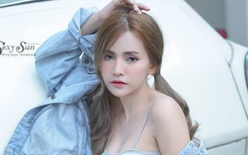 Hot girl Thái Lan lộ vẻ đẹp ngây thơ bên xế cổ