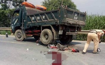 Nghệ An: Xe tải cuốn xe máy vào gầm, người đàn ông chết thảm