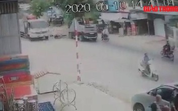 Video: Kinh hoàng khoảnh khắc người đàn ông bị xe tải cán qua người