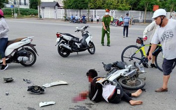 Video tai nạn giao thông ngày 13/5: Người đi xe máy tông nát sườn ô tô
