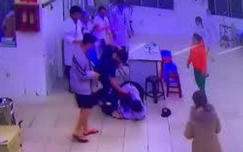 Video: Thêm vụ người nhà bệnh nhân "hạ gục" nhân viên y tế ở phòng cấp cứu