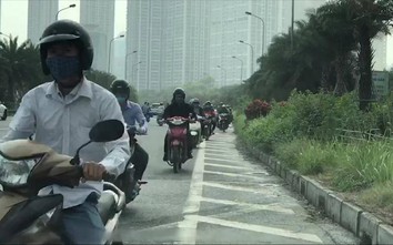 Video: Hàng trăm xe máy bất chấp nguy hiểm, phóng ngược chiều hầm chui