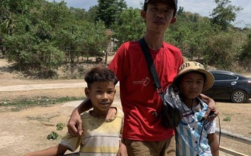 Chàng trai Sài Gòn đi bộ xuyên Việt để giúp đỡ trẻ em bất hạnh