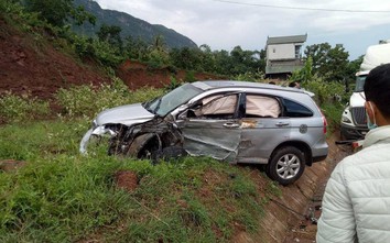 Video: Khoảnh khắc tài xế xe 7 chỗ vượt ẩu gây tai nạn liên hoàn