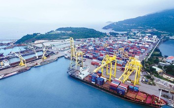 Tranh cãi việc tăng giá dịch vụ cảng biển