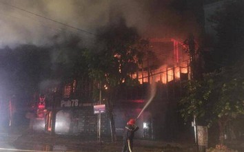 Nghệ An: 50 chiến sỹ cứu hộ đám cháy quán bar lớn ở TP. Vinh lúc nửa đêm