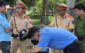 Mục kích xe trá hình, phụ xe buýt Huế - Đà Nẵng bị 3 người đánh