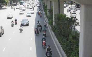 Chùm ảnh: Muôn kiểu vi phạm giao thông những ngày nắng nóng kỷ lục