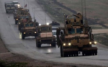 Đoàn xe quân sự của Mỹ dính bom cài đường ở Deir ez-Zor, Syria