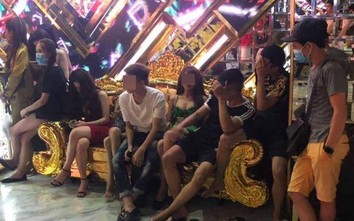 Đột kích quán karaoke, khách sạn ở TP.HCM, bắt nhiều nam nữ phê ma túy