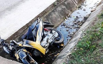 Nghệ An: Lao xe máy xuống mương nước, hai anh em tử vong thương tâm