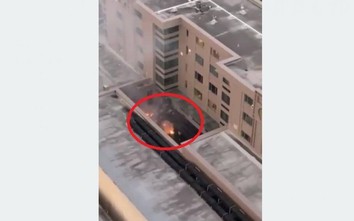 Video: Cảnh đốt tài liệu trong Tổng lãnh sự quán Trung Quốc ở Houston