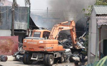 Kho hoá chất cháy ở Long Biên: Ai đã cho thuê tài sản Nhà nước?