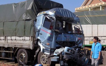 Video tai nạn giao thông ngày 28/7: Tài xế xe tải tử vong sau va chạm