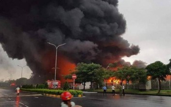 Bắc Ninh: Công ty sơn trong khu công nghiệp Yên Phong đang cháy dữ dội