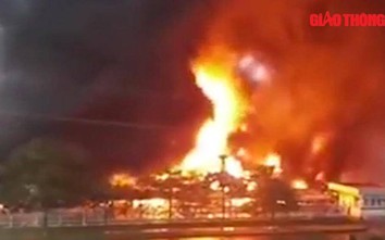 Video: Cháy ngùn ngụt tại khu công nghiệp Yên Phong, Bắc Ninh