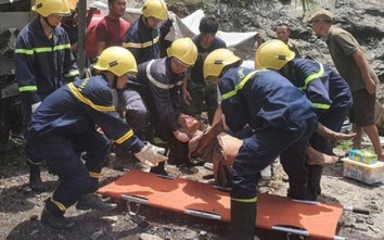 Bắc Kạn: Lật xe cẩu cứu hộ tại đèo Áng Toòng, 3 người trọng thương