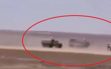 Video: Xe bọc thép Nga đuổi, đâm nhau với xe bọc thép Mỹ ở Syria