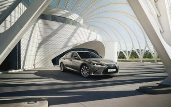 Lexus ES 300h ra mắt tại Anh, giá khởi điểm 1,1 tỷ đồng