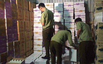 Hà Nội: Thu giữ hơn 38.000 chai "sữa chua ngoại" không nguồn gốc tại La Phù