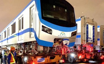 Cận cảnh tàu metro được CSGT, xe cứu hỏa "hộ tống" về depot Long Bình